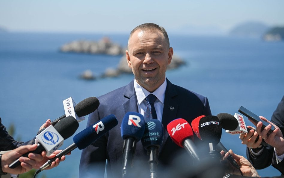 Prezydent Karol Nawrocki podczas wypowiedzi dla mediów w Dubrowniku