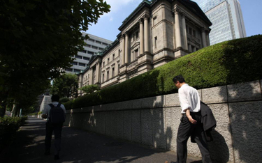 Japoński bank centralny niespodziewanie zdecydował się w piątek na powiększenie swojego programu ilo