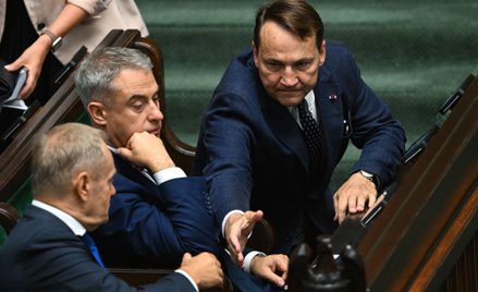 Szef MSZ Radosław Sikorski w rządowych ławach