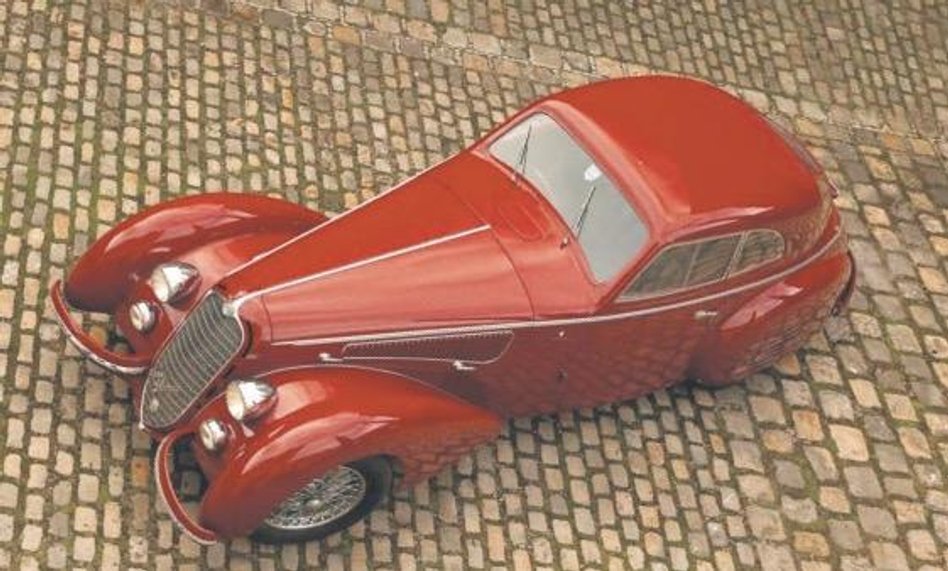 Nadwozie jest dziełem Carrozzeria Touring, zachwyca z każdej strony.