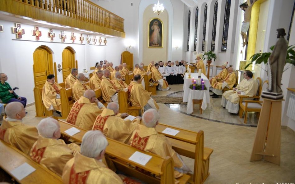 Kaplica z Domu Księży Seniorów w Radomiu. U mieszkających tam duchownych na początku lipca stwierdzo