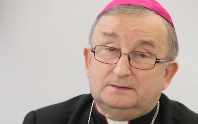 W poniedziałek informowaliśmy, że Episkopat Polski „zapomniał” ze swoich gremiów odwołać biskupa Ste