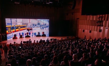 Konferencja zgromadziła blisko 1400 uczestników i odbywała się równolegle na trzech scenach, oferują