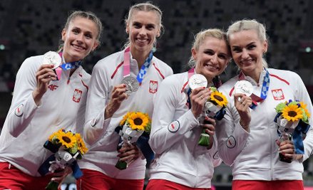 Srebrna sztafeta. Od lewej: Natalia Kaczmarek, Iga Baumgart-Witan, Małgorzata Hołub-Kowalik, Justyna