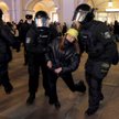 Policja zatrzymuje uczestników antywojennego protestu w Rosji