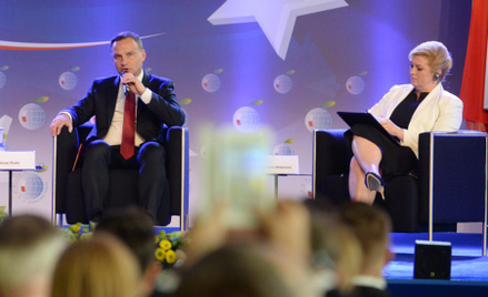 Prezydenci – Polski Andrzej Duda i Chorwacji Kolinda Grabar-Kitarović – podczas sesji plenarnej otwi