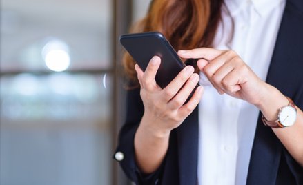 Oszuści próbowali nakłonić policjantkę do przelania pieniędzy