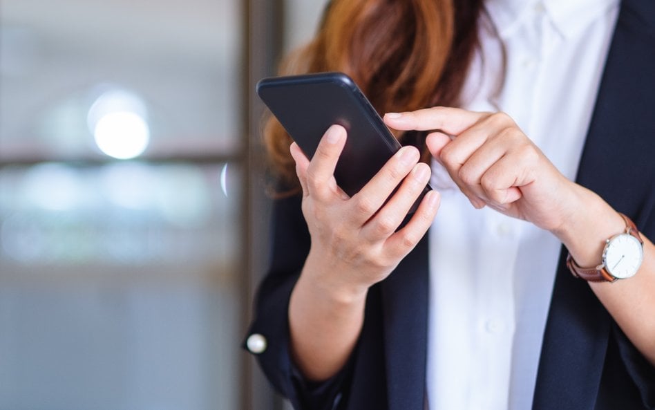 Oszuści próbowali nakłonić policjantkę do przelania pieniędzy