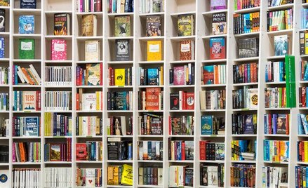 Kiedy należy wykazać VAT od sprzedaży książek