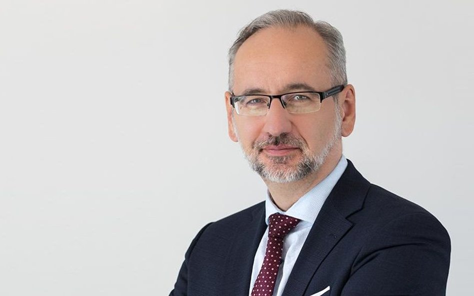 Niedzielski: W wakacje będziemy wracali do normalności