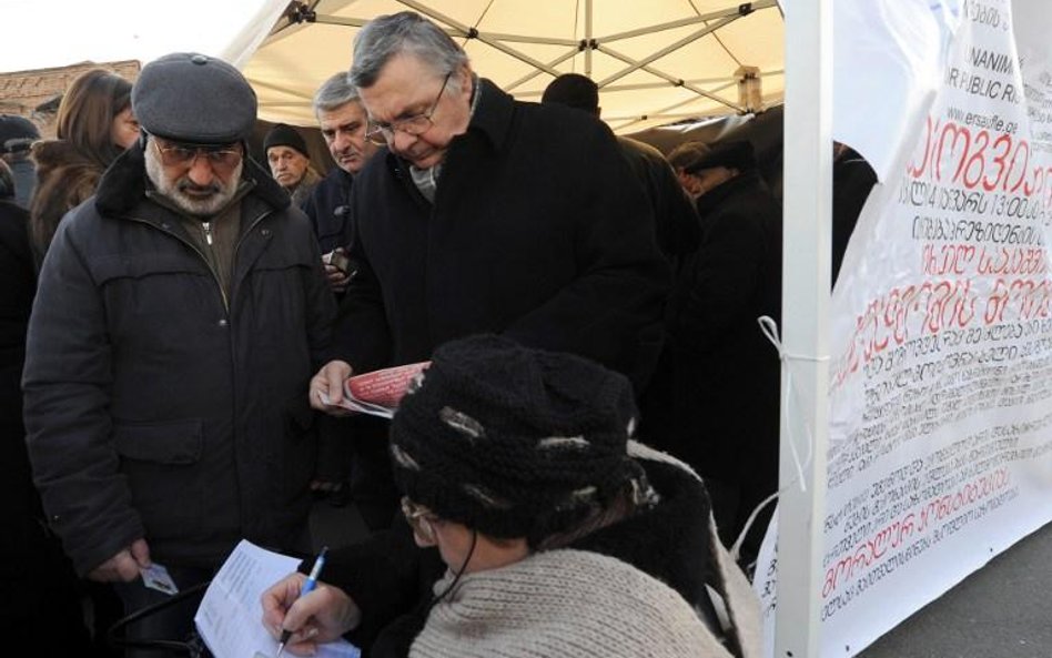 Bój na podpisy w sprawie Saakaszwilego