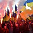 Protestujący na kijowskim Majdanie w poniedziałek wieczorem