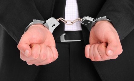 55 tys. łapówki, oficerowie służb i kobieta