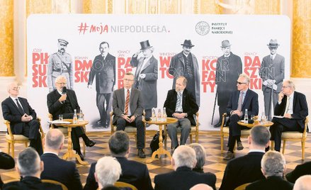 Debata na Zamku Królewskim. Uczestniczyli w niej profesorowie (od lewej): Włodzimierz Suleja (modera