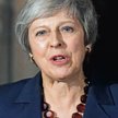 Brytyjska premier Theresa May i Dominic Raab, do czwartku minister ds. brexitu. Podzielił ich projek