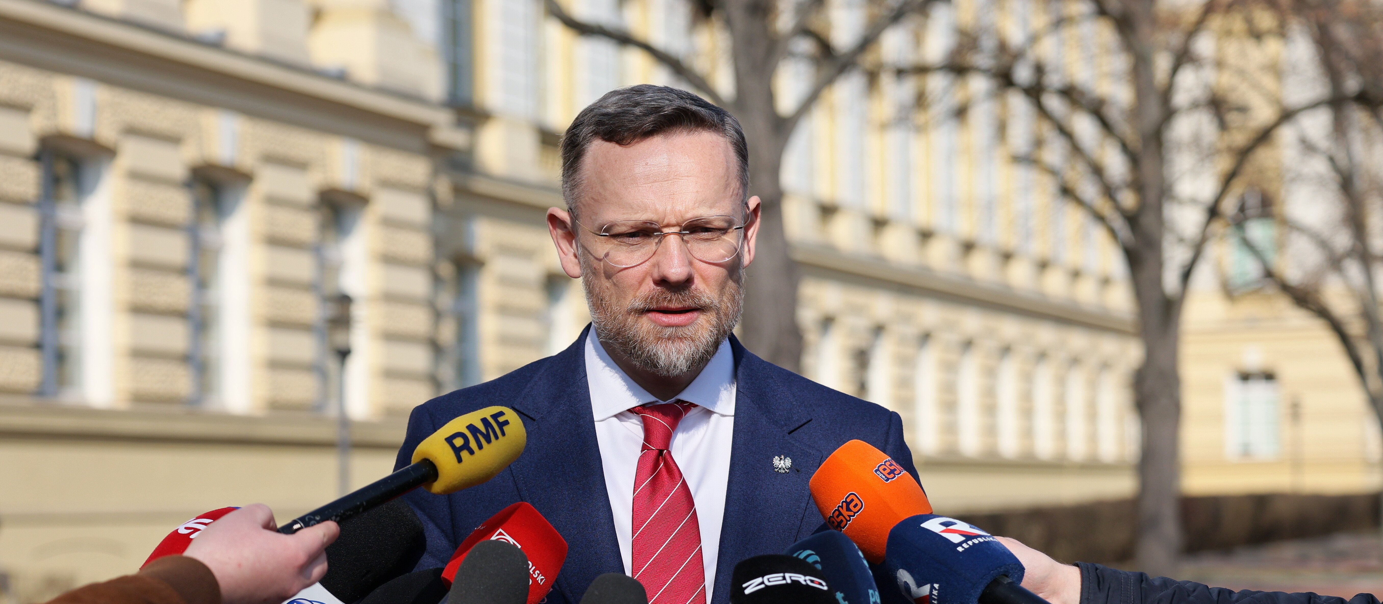 Dispute over SAFE after presidential veto. The President's Office accuses the government of trying to circumvent the law