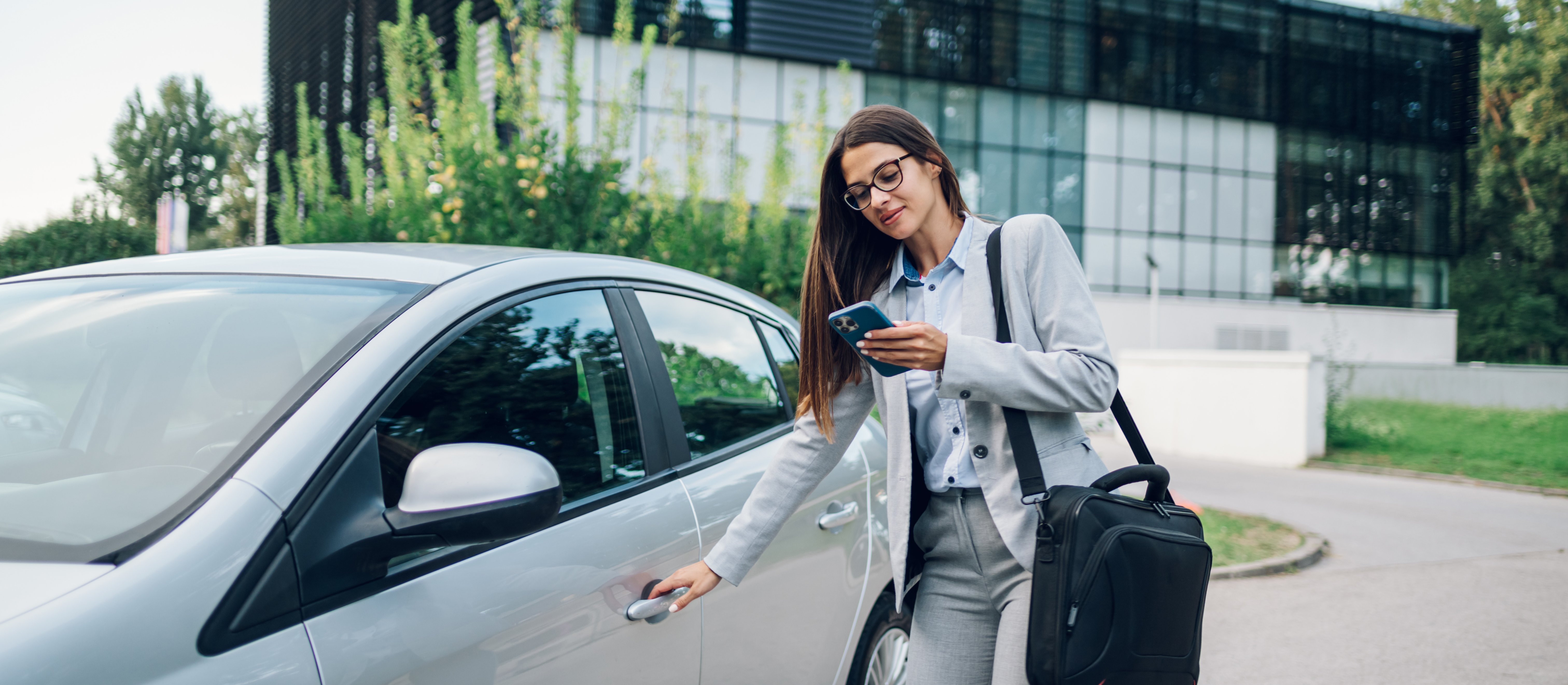 Prawnik może mieć w kancelarii dwa samochody