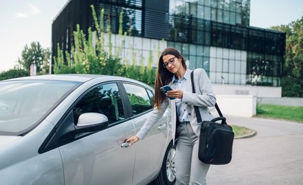 Prawnik może mieć w kancelarii dwa samochody