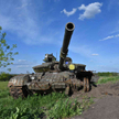 Uszkodzony czołg w rejonie Charkowa