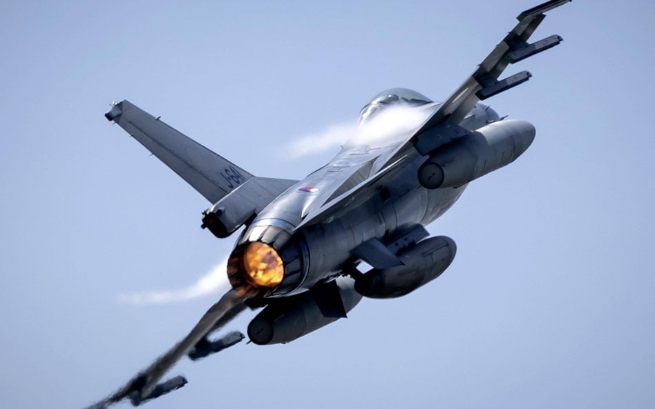Ukraińskim myśliwcom F-16 zaczyna brakować rakiet używanych do zwalczania dronów