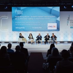 Paneliści podczas debaty „Trendy demograficzne – jak będzie wyglądać nasza przyszłość? Jak się dosto