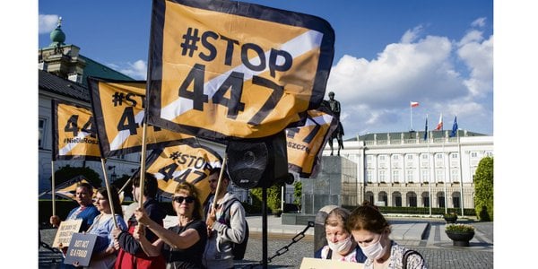 Zablokować falę roszczeń, ale nie popsuć relacji z USA