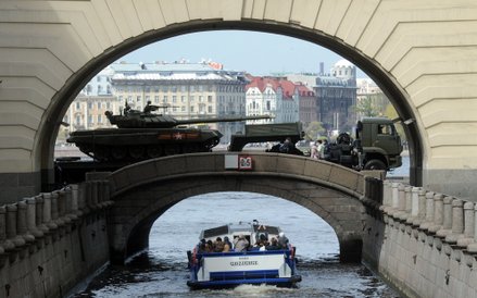 Parada wojskowa w Sankt Petersburgu, czołg T-72B3