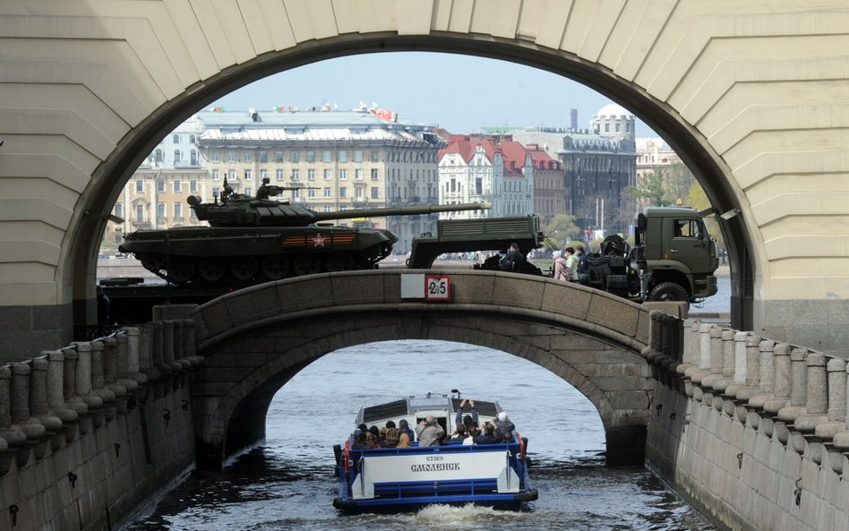 Parada wojskowa w Sankt Petersburgu, czołg T-72B3