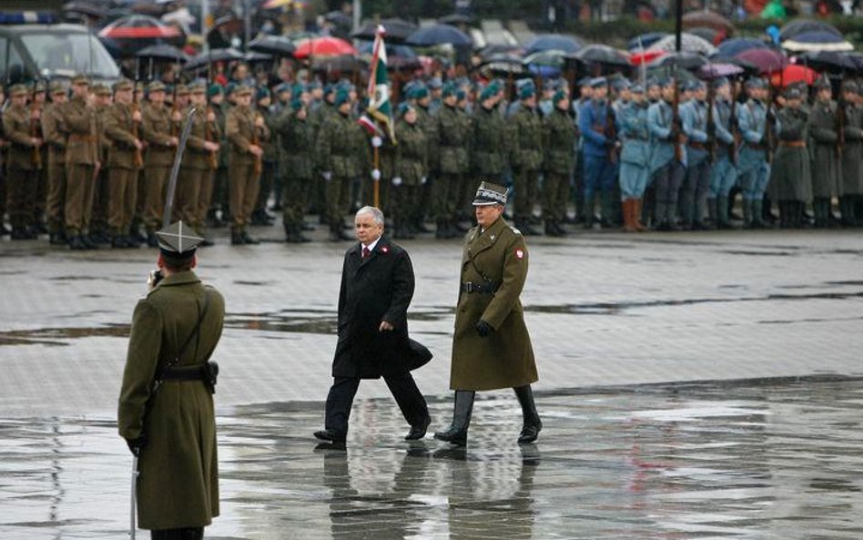 Prezydent bez parasola pod Grobem Nieznanego Żołnierza