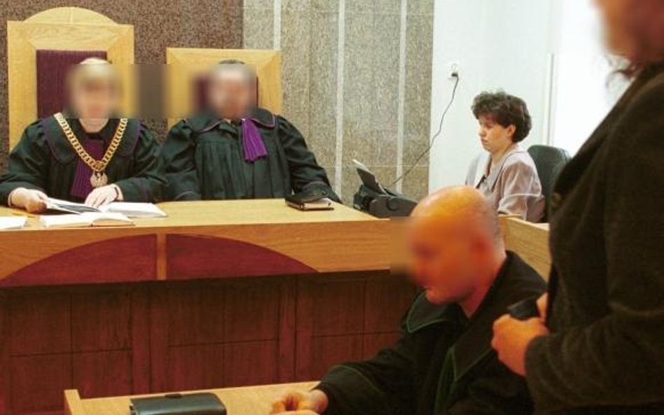 Rada sceptycznie o likwidacji sądów