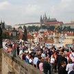 Most Karola jest najchętniej odwiedzanym przez turystów zabytkiem Pragi