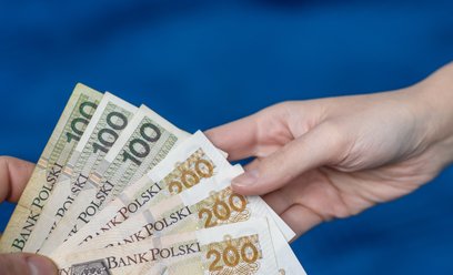 Umowa o pracę oraz zlecenie w różnych firmach będą oznaczały podwójny zasiłek chorobowy
