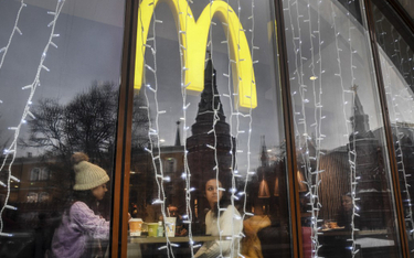 McDonald's informuje, że sprzedał biznes w Rosji. Eksperci mają wątpliwości