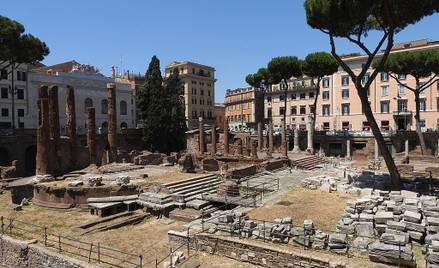 Teren Largo di Torre Argentina w Rzymie.