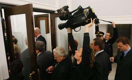 Sejmowe kuluary (na zdj. wejście do nich) już nie są dostępne dla dziennikarzy. Wkrótce czekają ich 