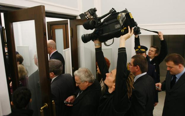 Sejmowe kuluary (na zdj. wejście do nich) już nie są dostępne dla dziennikarzy. Wkrótce czekają ich 