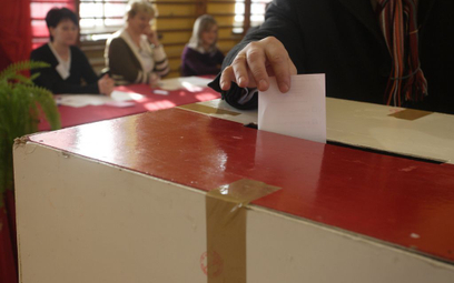 Postępowania w sprawie podziału gminy na okręgi wyborcze na terenach wiejskich i miejskich wyraźnie 
