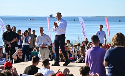 Prezydent Karol Nawrocki podczas spotkania z młodzieżą