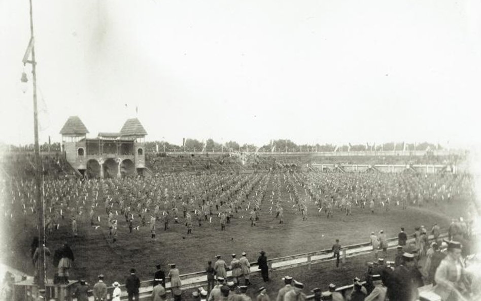 Pokaz na krakowskich Błoniach podczas V Zlotu Sokoła w lipcu 1910 roku