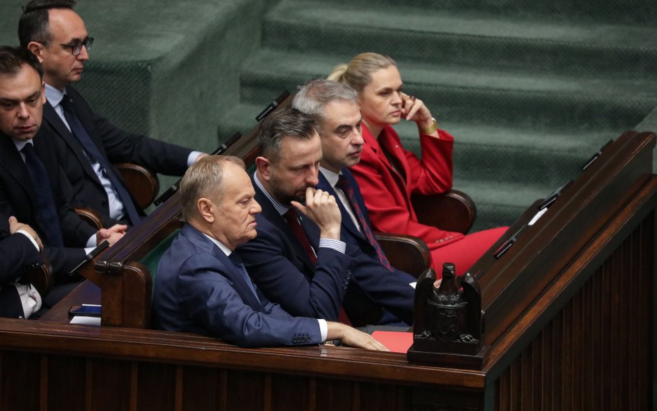 Donald Tusk w rządowych ławach