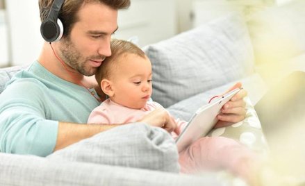 Komisja Europejska postuluje wprowadzenie 10-dniowych urlopów dla ojców.