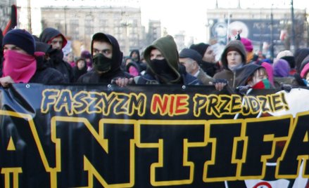 Kompromitacja prokuratury. Antifa może nadal doradzać, jak walczyć z policją