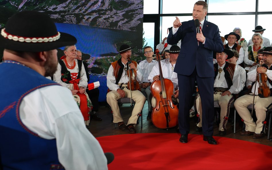 Przemysław Czarnek ma problem nawet z przekonaniem do siebie elektoratu własnej partii - wynika z so