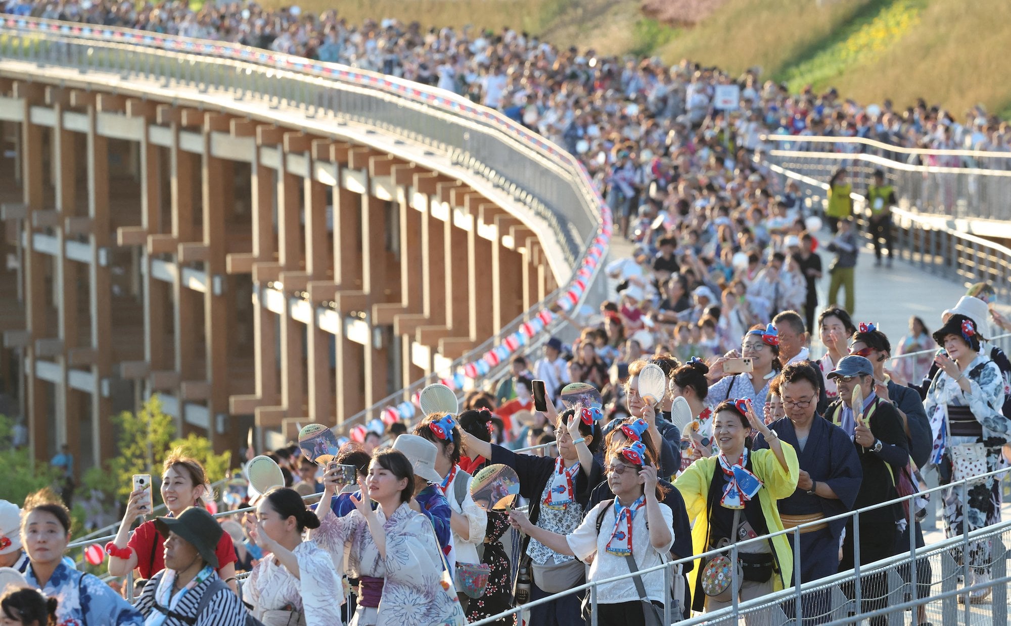 Trwa demontaż największej drewnianej konstrukcji na świecie. „To prosta budowla”