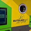 Nowe recyklomaty mają umożliwiać zwrot kaucji bezpośrednio na kartę