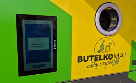 Nowe recyklomaty mają umożliwiać zwrot kaucji bezpośrednio na kartę