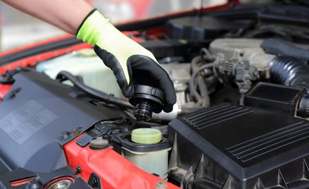 UOKiK: koniec z obowiązkowymi przeglądami nowych samochodów w ASO