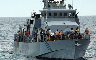 Zatoka Perska: Okręt USA oddał strzały ostrzegawcze