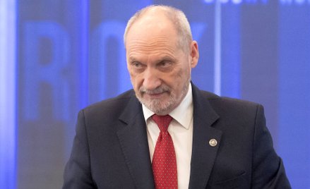 Macierewicz: Powstaje takie wrażenie, jakby na Polskę spadła jakaś nieprawdopodobna katastrofa