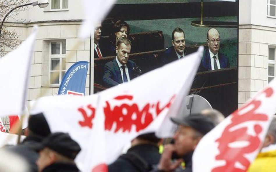 Zdaniem działaczy „Solidarności" ustanowienie generalnego zakazu strajków dla wszystkich pracowników